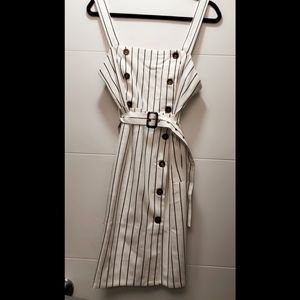 🦓🦓BLACK AND WHITE STRIPE DRESS🦓🦓